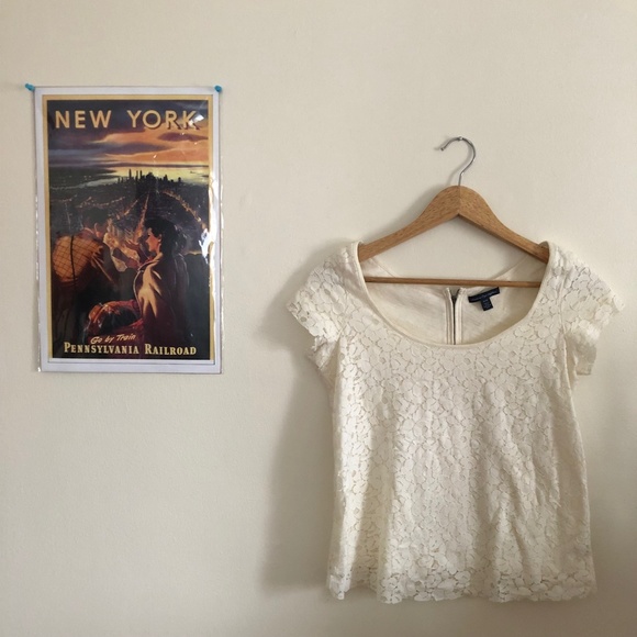 White Lace Top - Off or on shoulder! Size XS/S - Picture 3 of 8